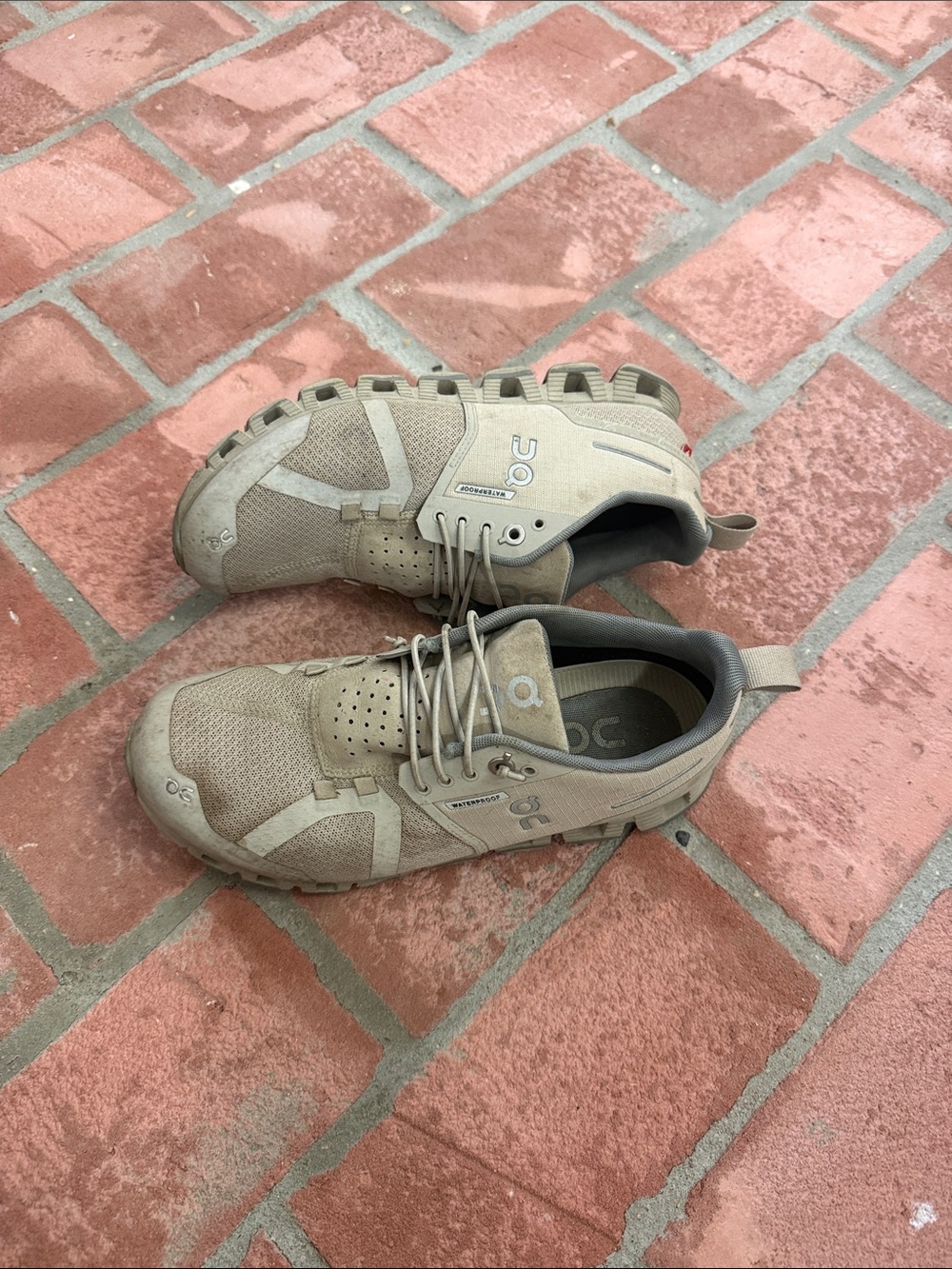 On Running  Tan Cloud-Style Lightweight Sneaker